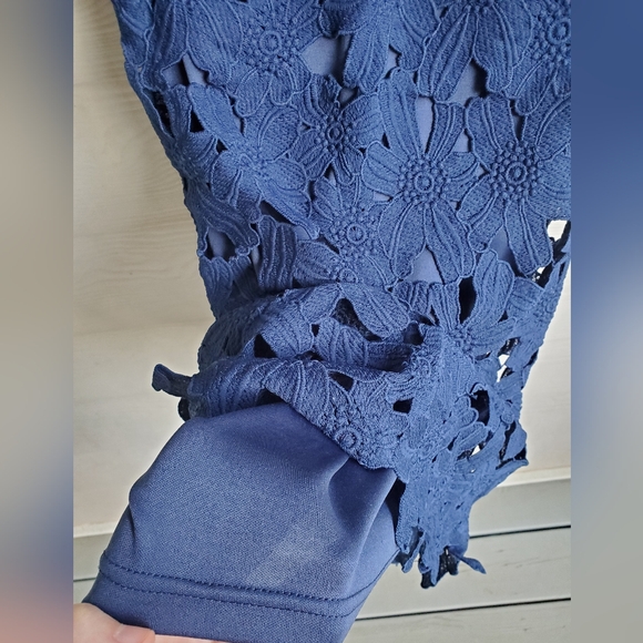 miami by Francesca's Navy Blue Floral Lace Overlay Above-the-knee Sheath Dress - Picture 10 of 16